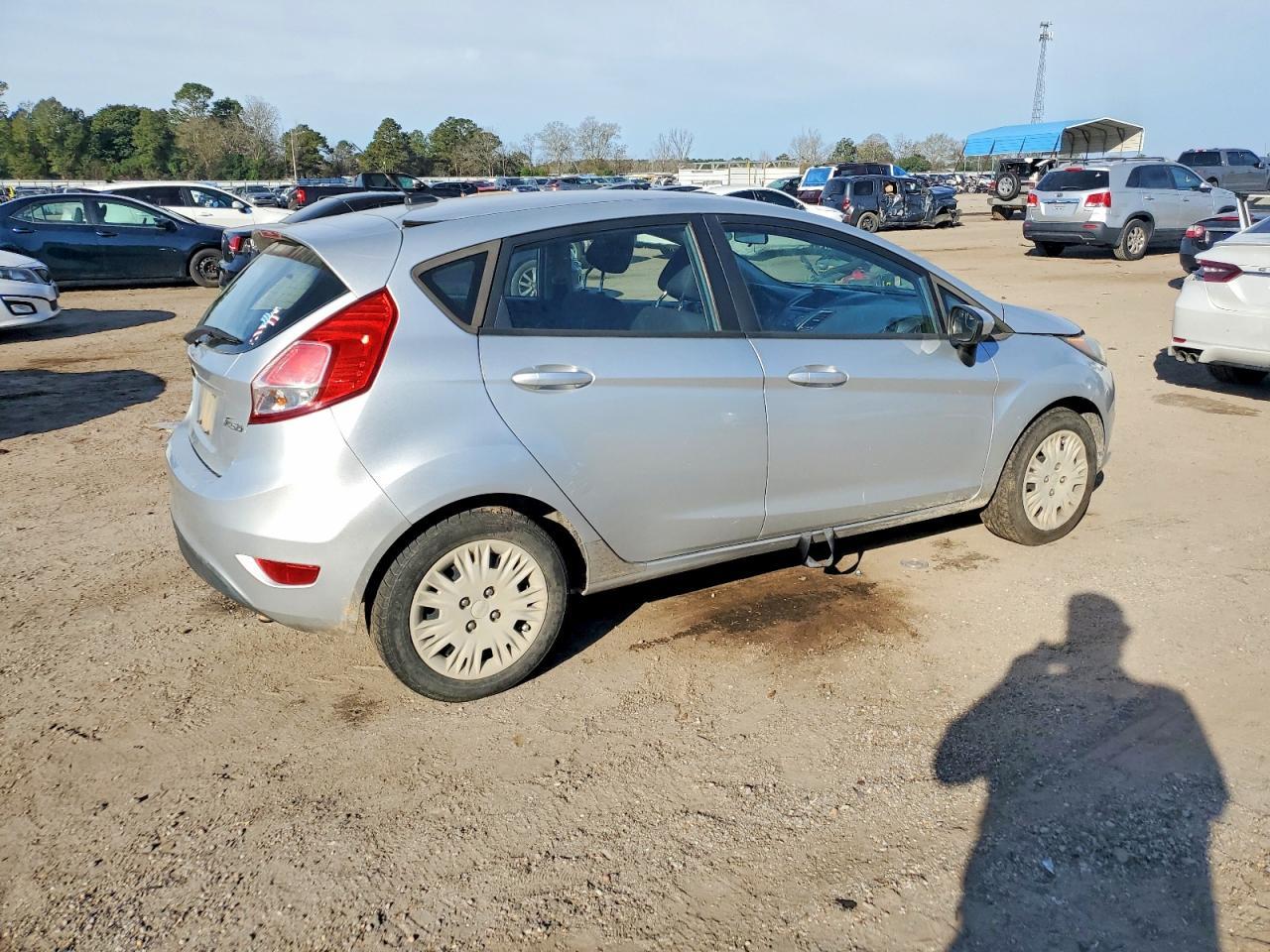 2016 FORD Fiesta