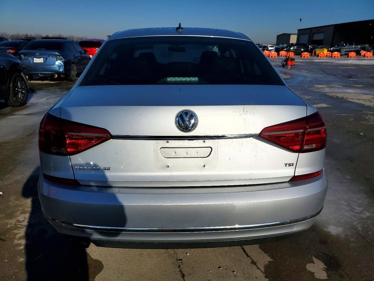 2016 VOLKSWAGEN Passat