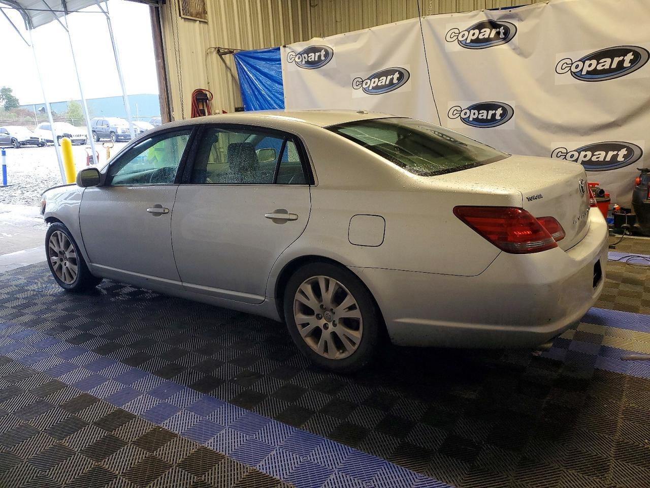 2010 TOYOTA Avalon