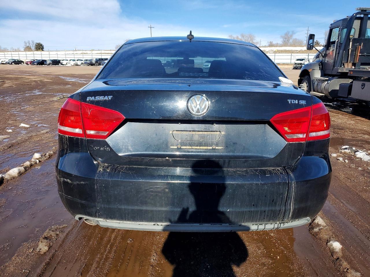 2012 VOLKSWAGEN Passat