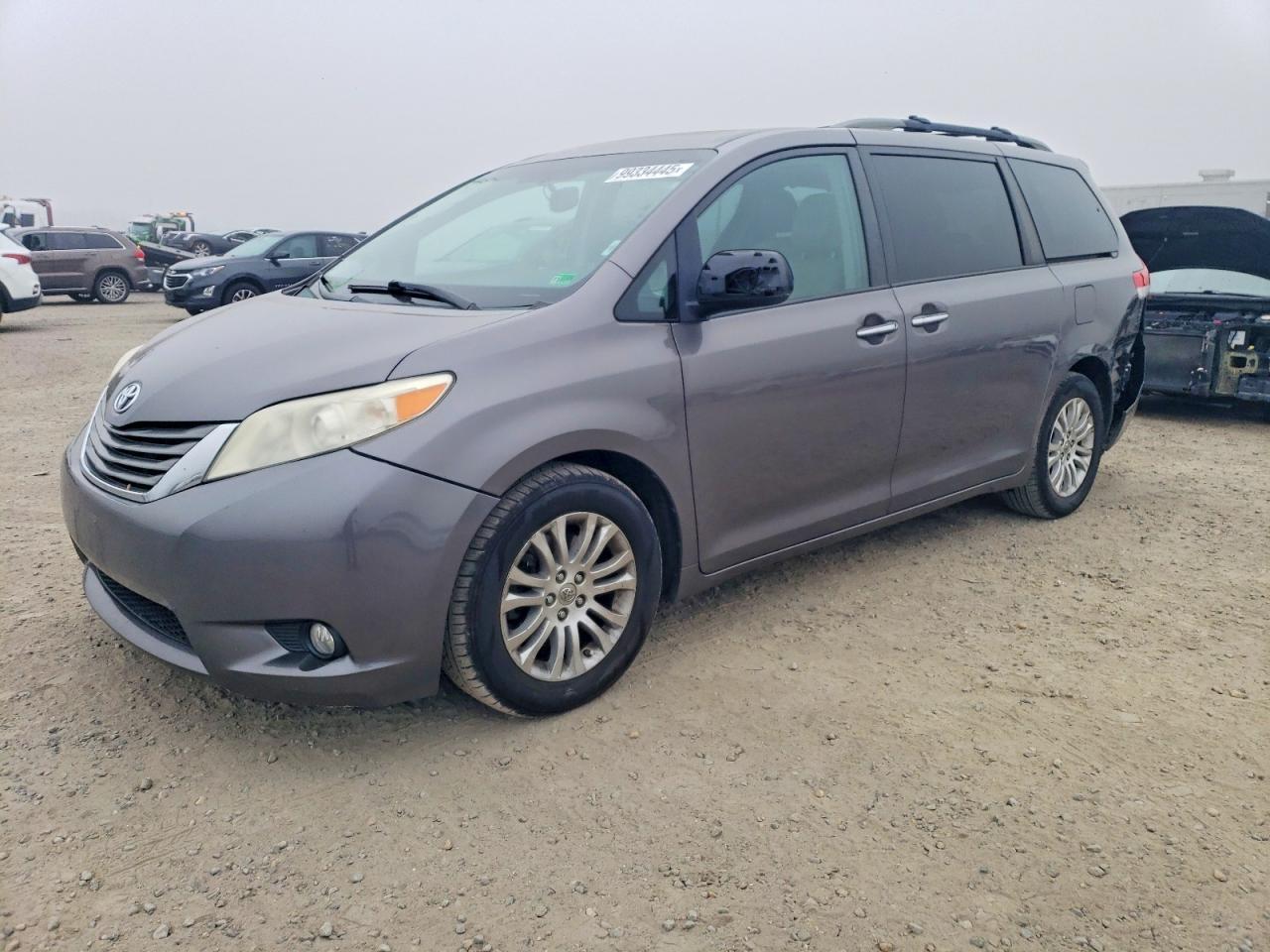 2014 TOYOTA SIENNA
