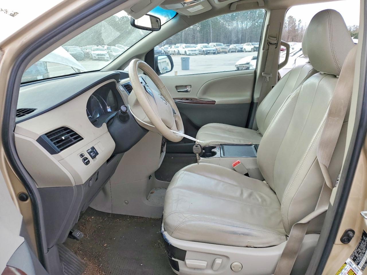 2012 TOYOTA SIENNA