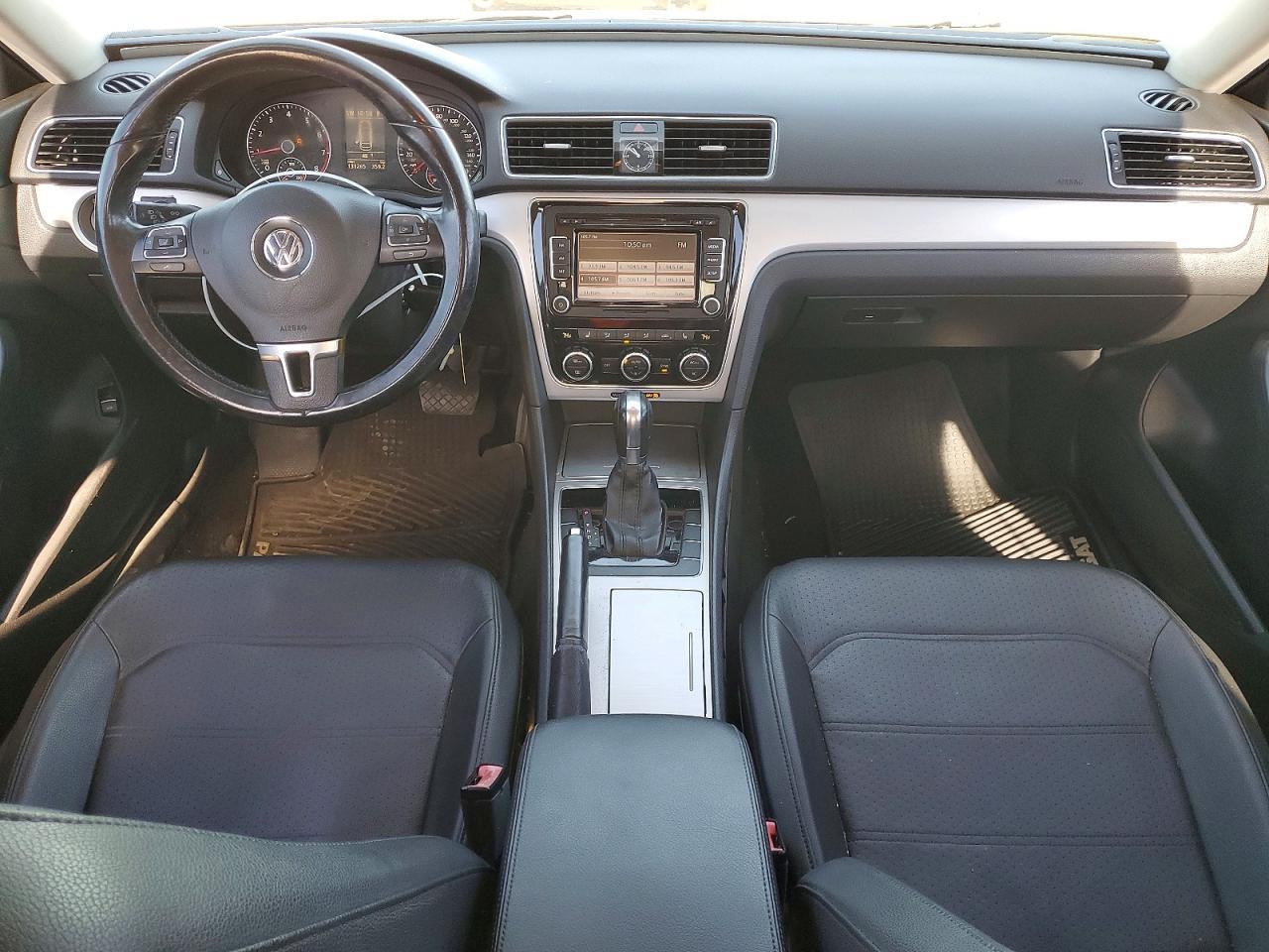 2012 VOLKSWAGEN Passat