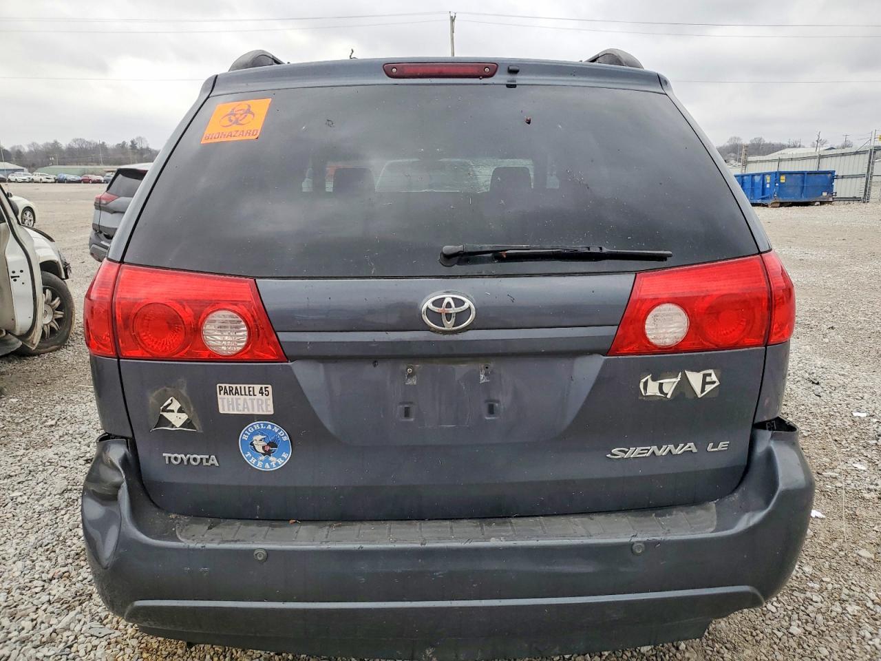 2009 TOYOTA SIENNA