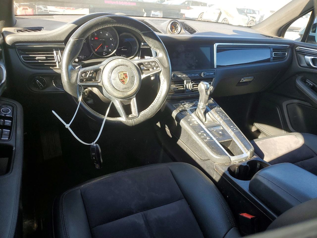2020 PORSCHE Macan