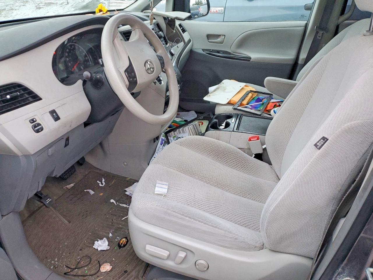 2012 TOYOTA SIENNA