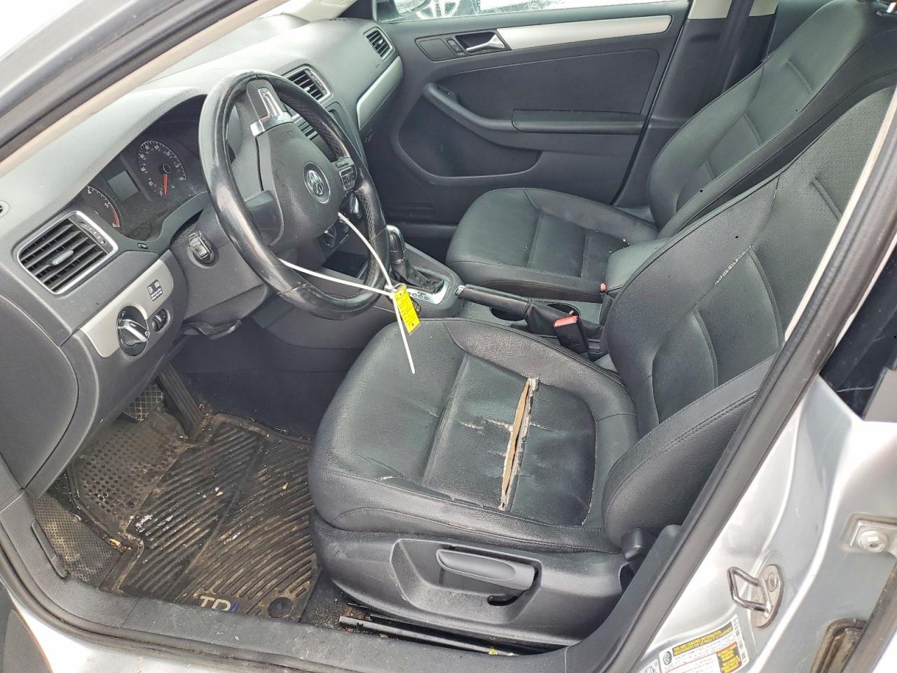 2011 VOLKSWAGEN JETTA
