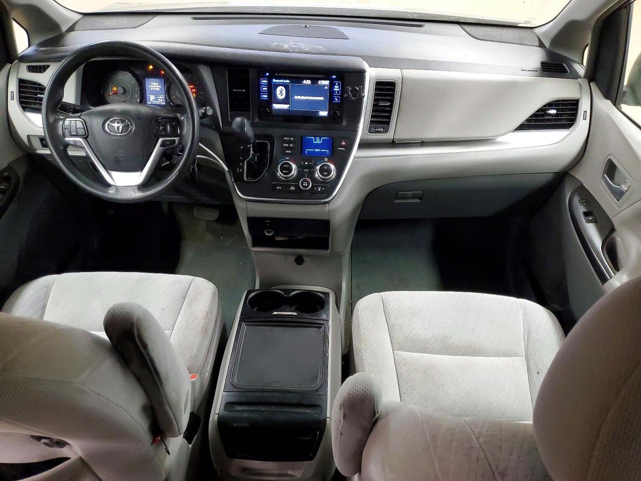 2017 TOYOTA SIENNA