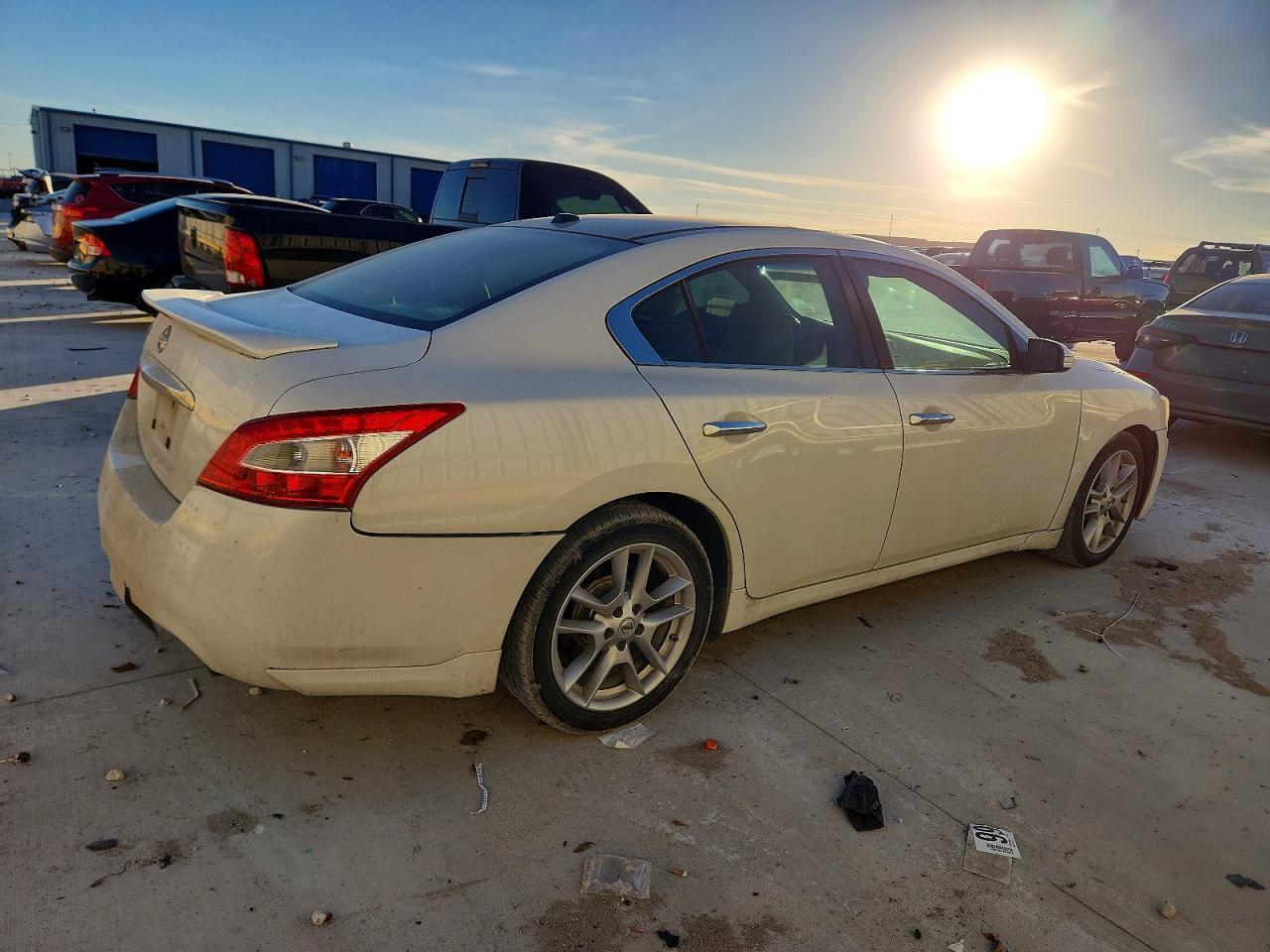 2011 NISSAN Maxima