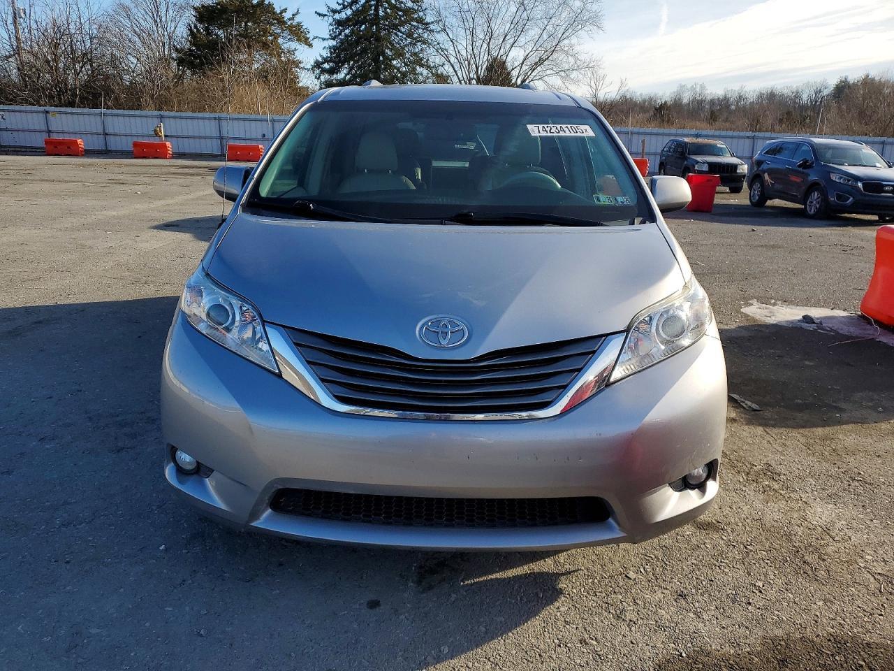 2013 TOYOTA SIENNA