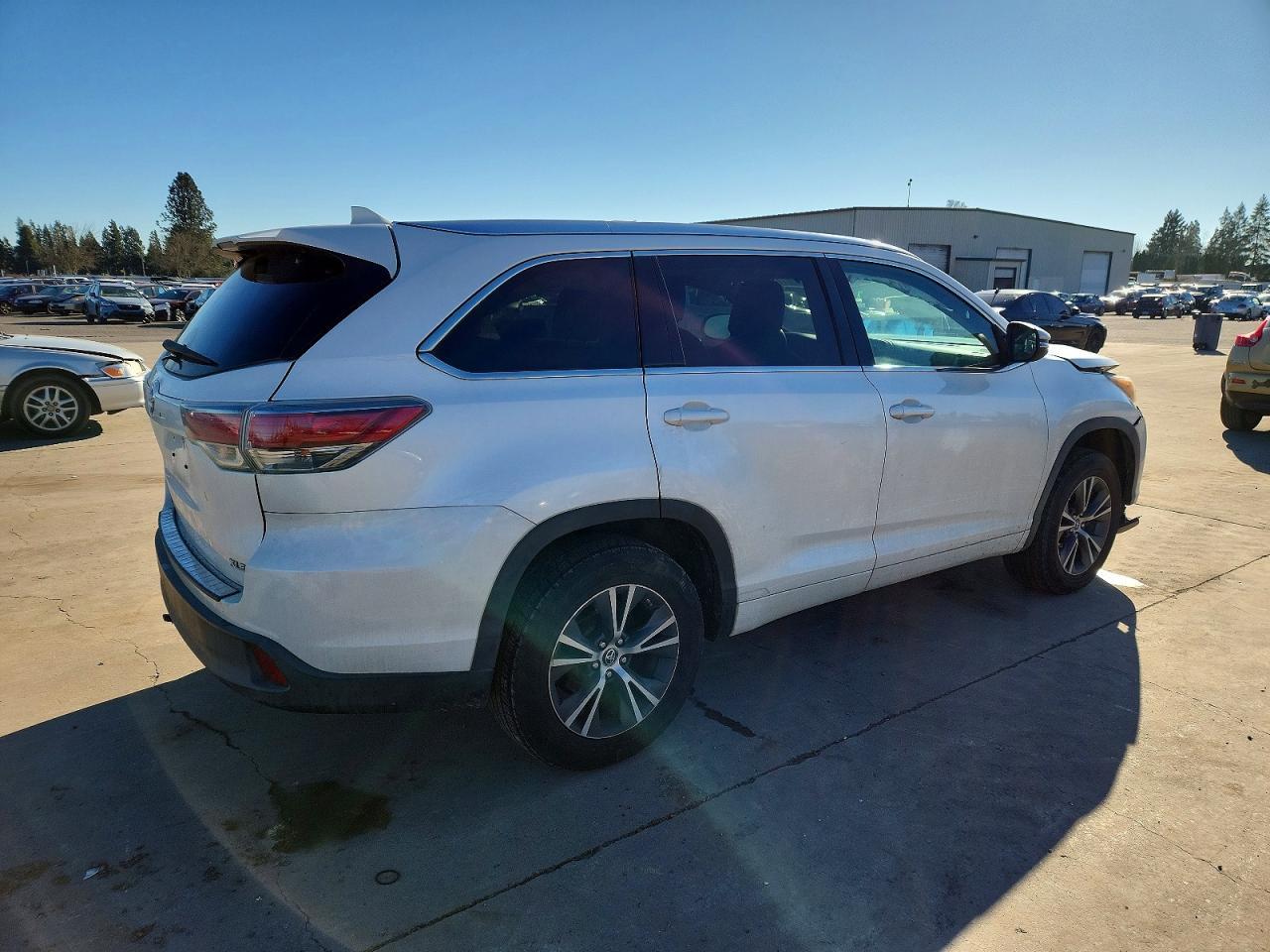 2016 TOYOTA HIGHLANDER
