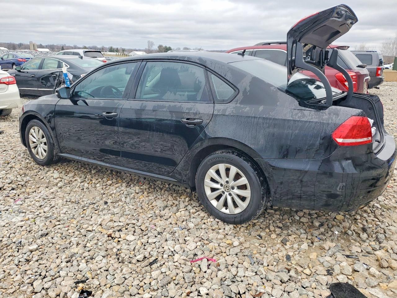 2013 VOLKSWAGEN Passat