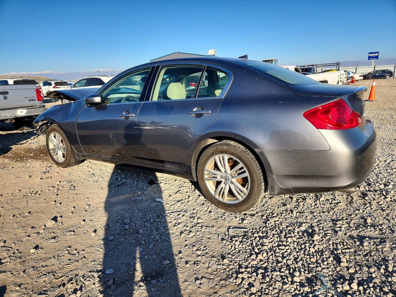 2011 INFINITI G37