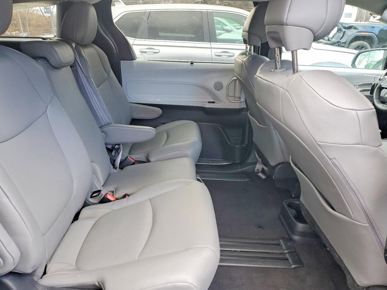 2025 TOYOTA SIENNA