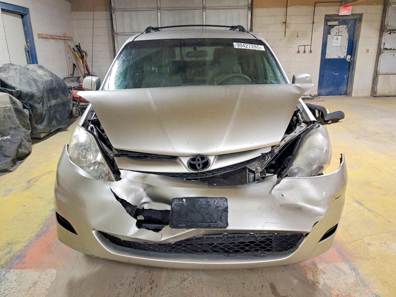 2009 TOYOTA SIENNA