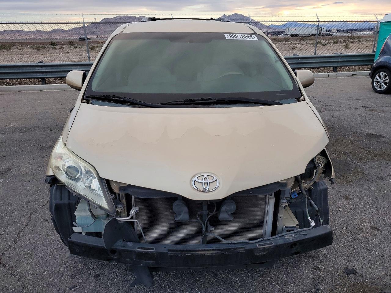 2012 TOYOTA SIENNA