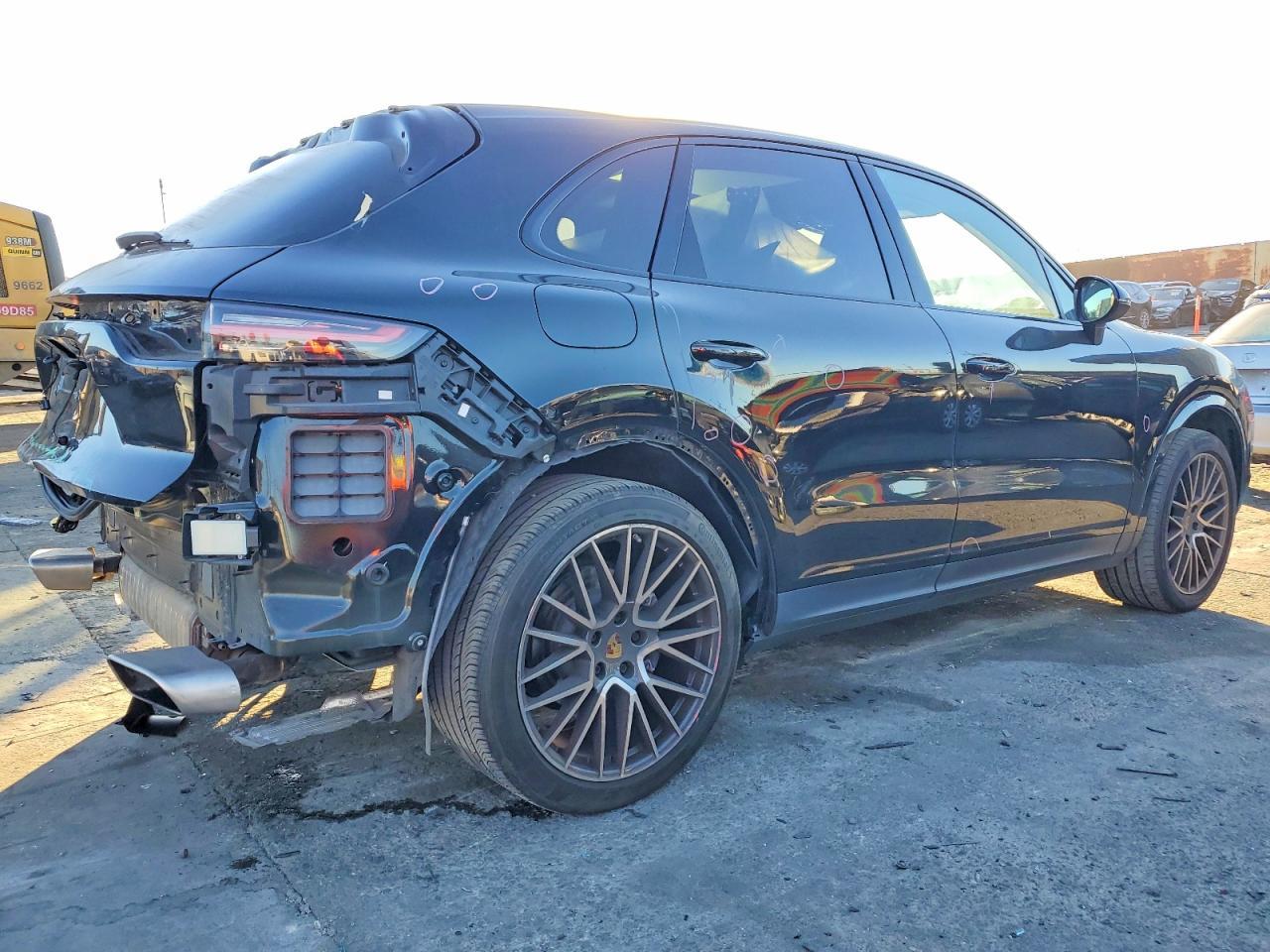 2021 PORSCHE CAYENNE