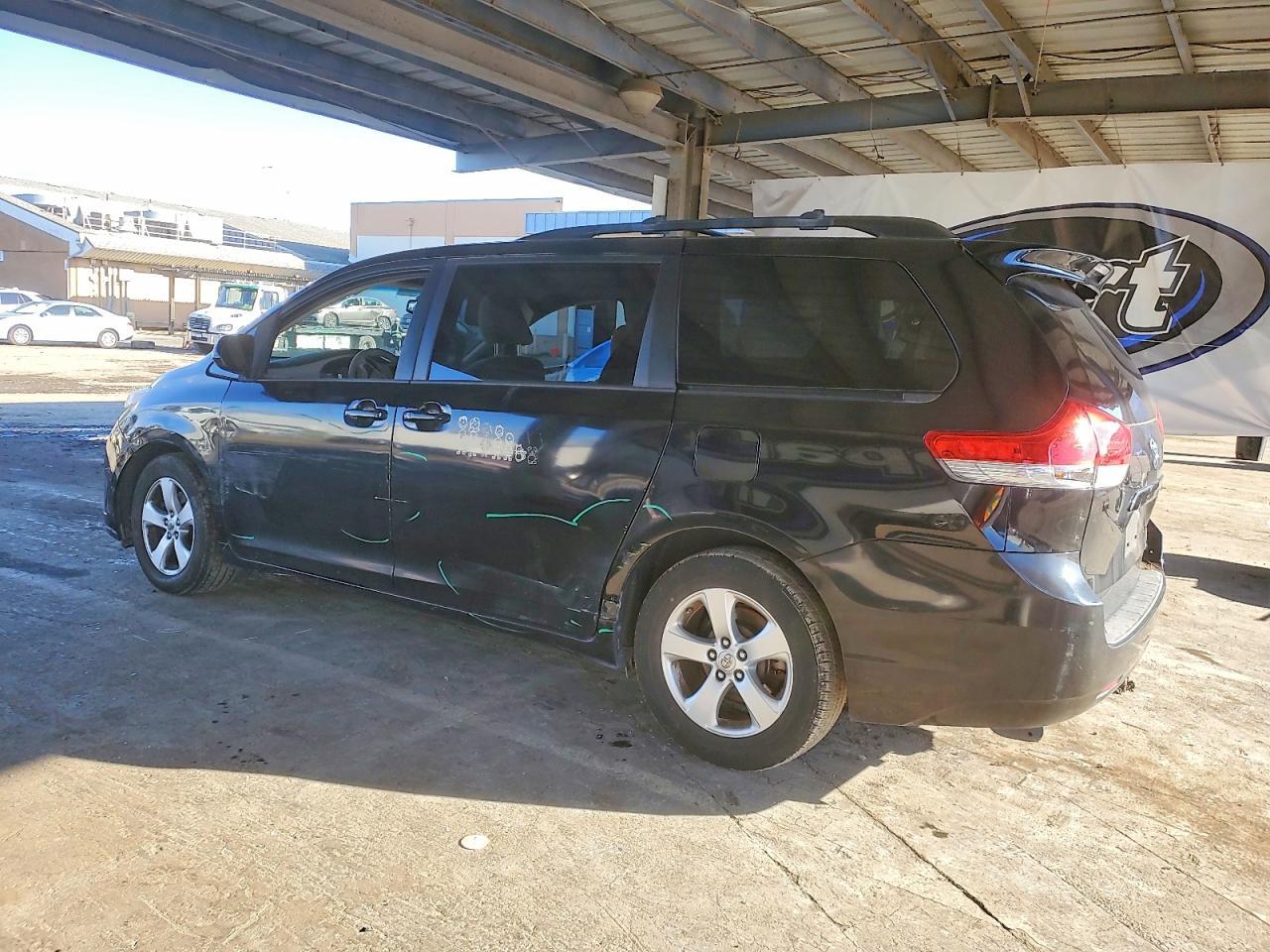 2013 TOYOTA SIENNA