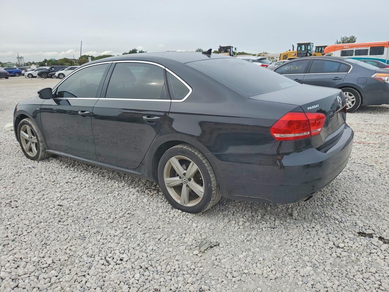 2015 VOLKSWAGEN Passat