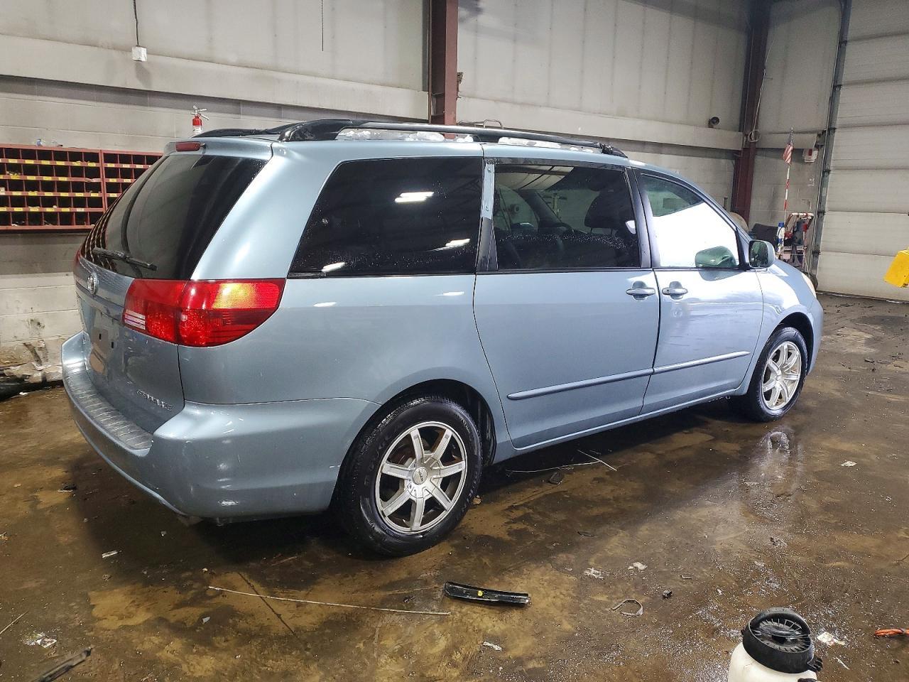 2005 TOYOTA SIENNA