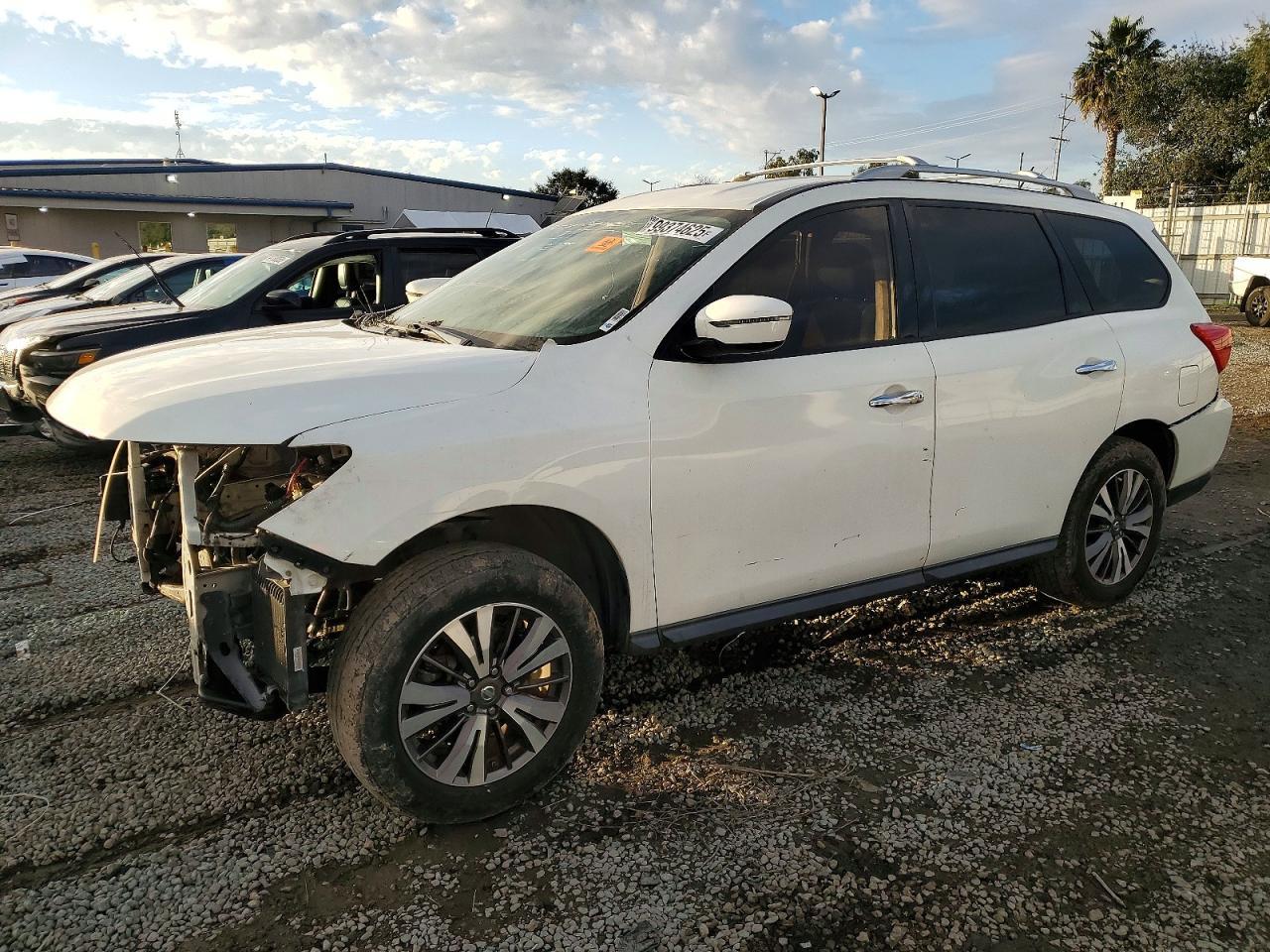 2017 NISSAN PATHFINDER