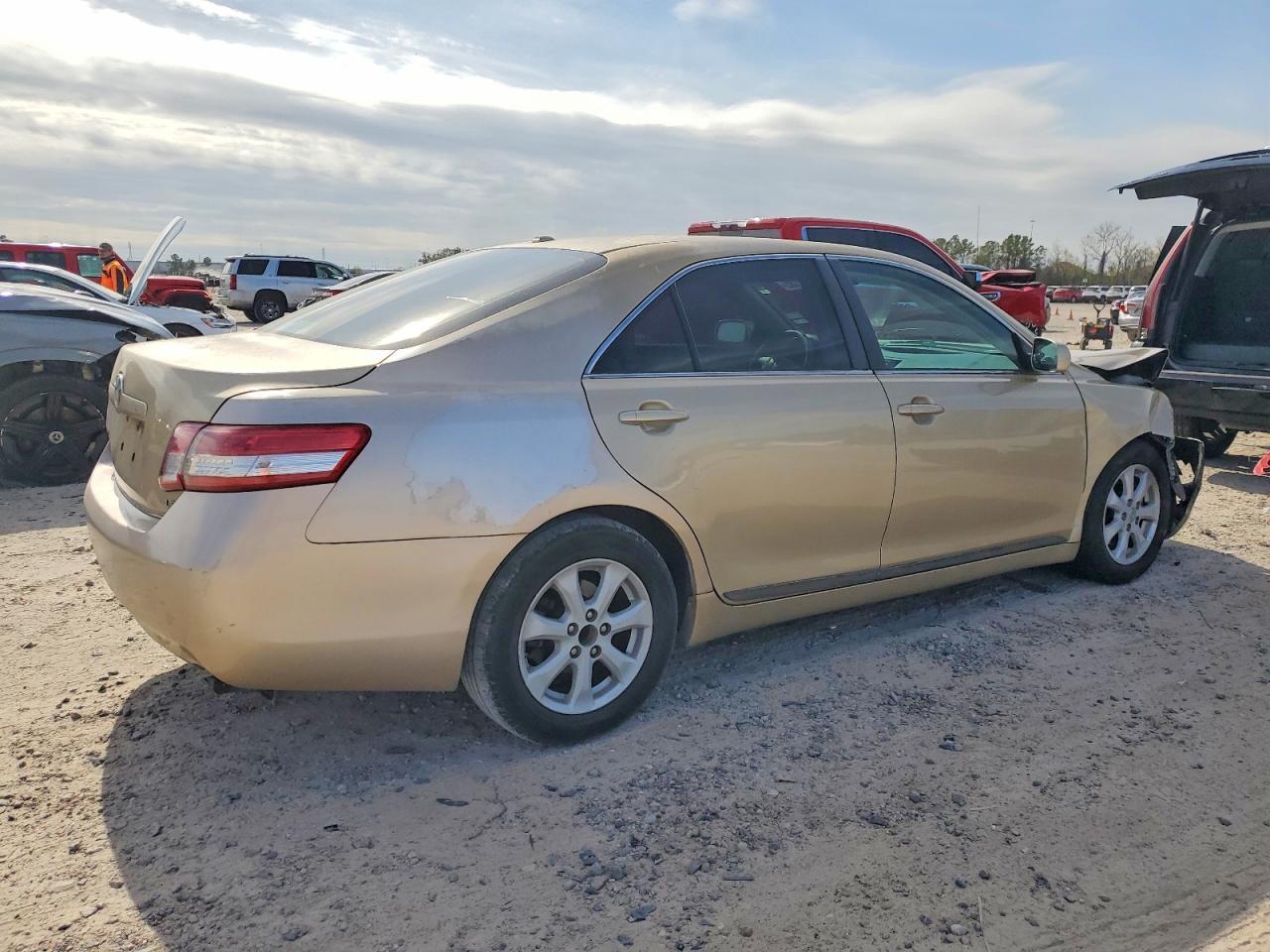 2011 TOYOTA CAMRY