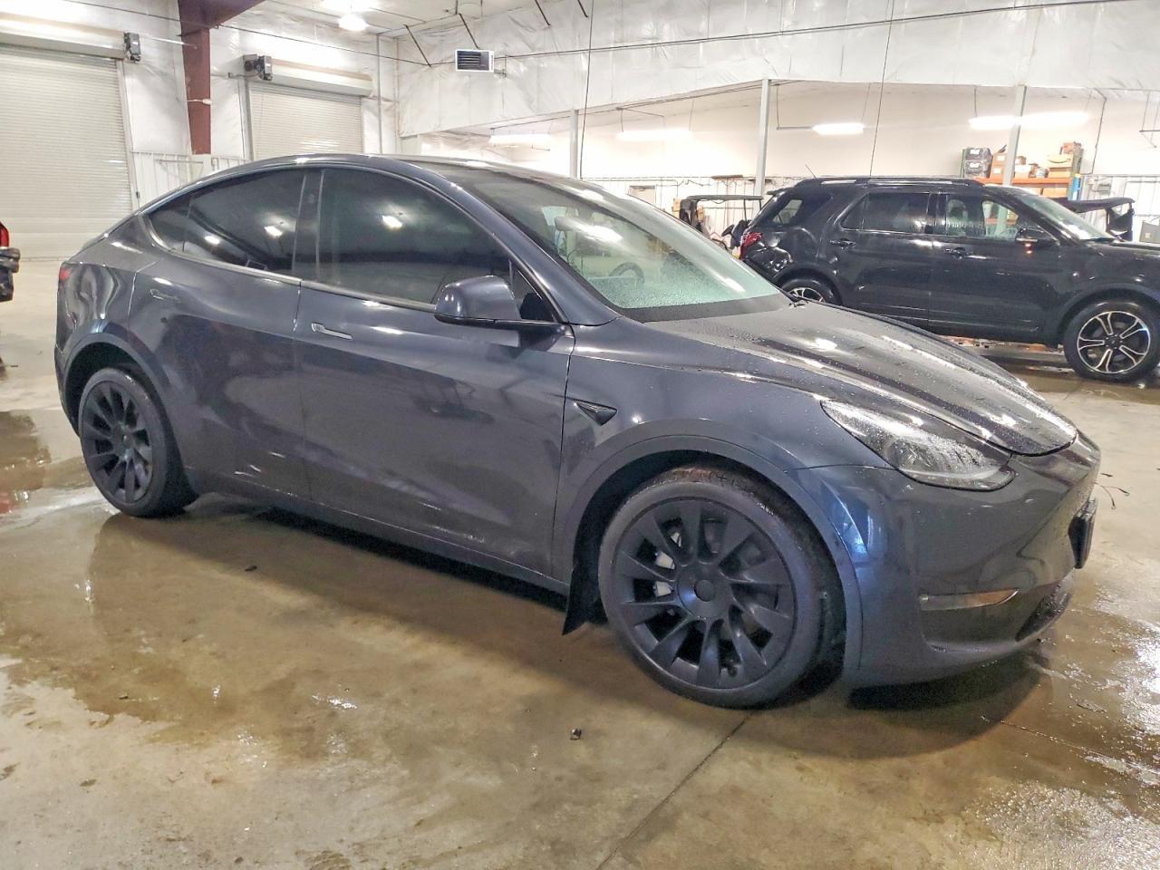 2025 TESLA MODEL Y