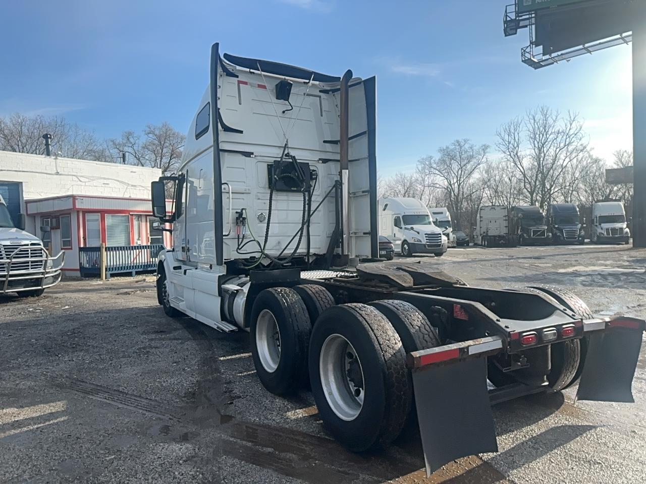 2014 VOLVO Vn