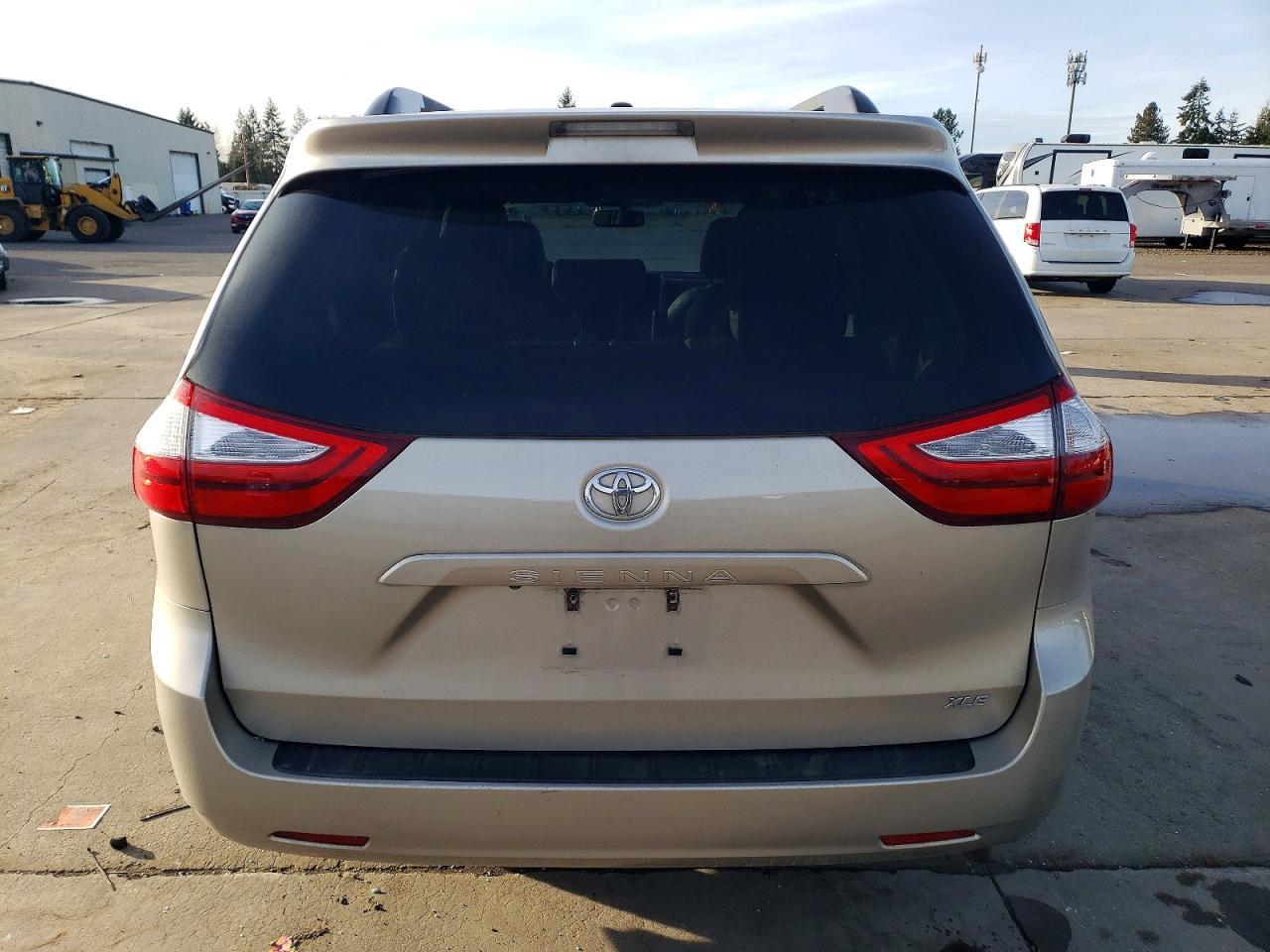 2015 TOYOTA SIENNA