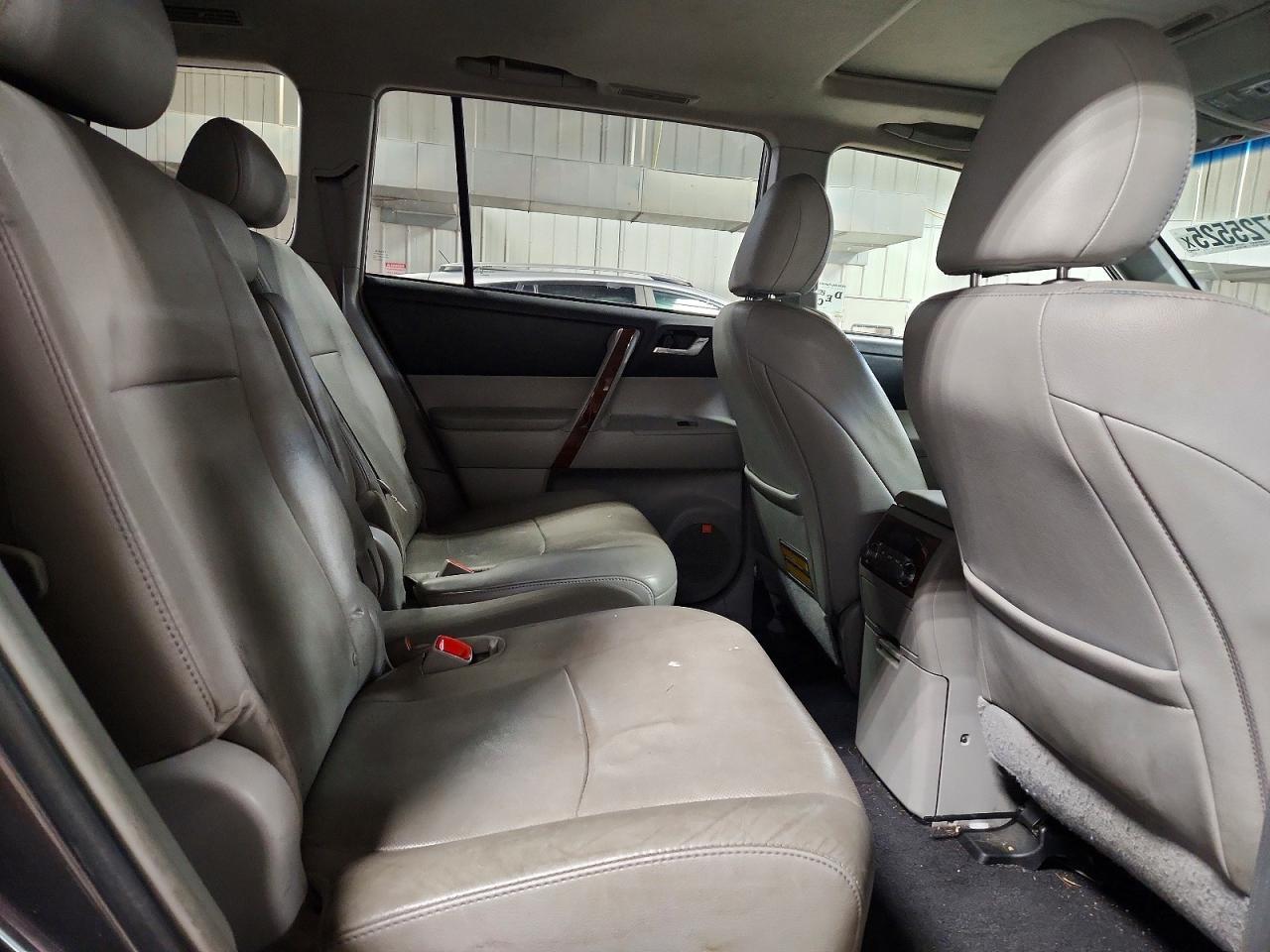 2013 TOYOTA HIGHLANDER