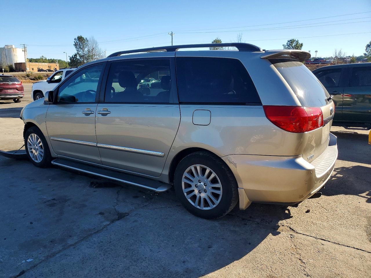 2009 TOYOTA SIENNA