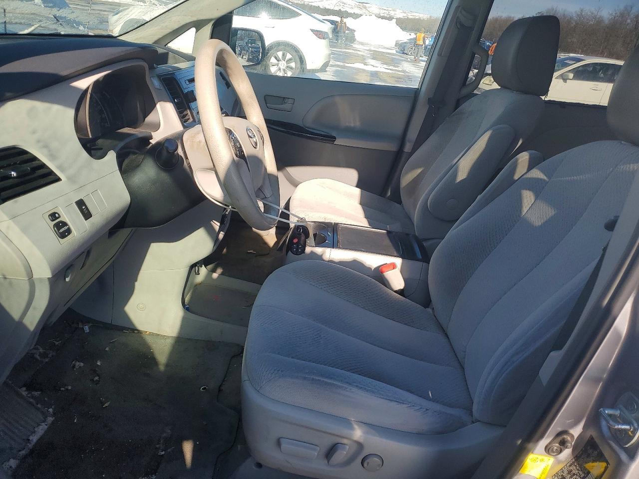 2012 TOYOTA SIENNA