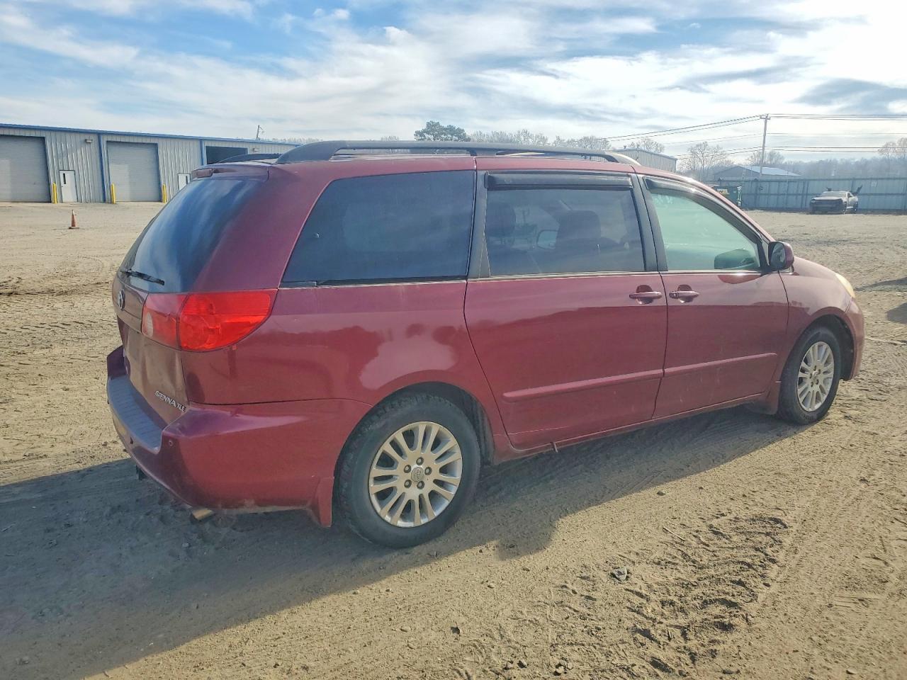 2010 TOYOTA SIENNA