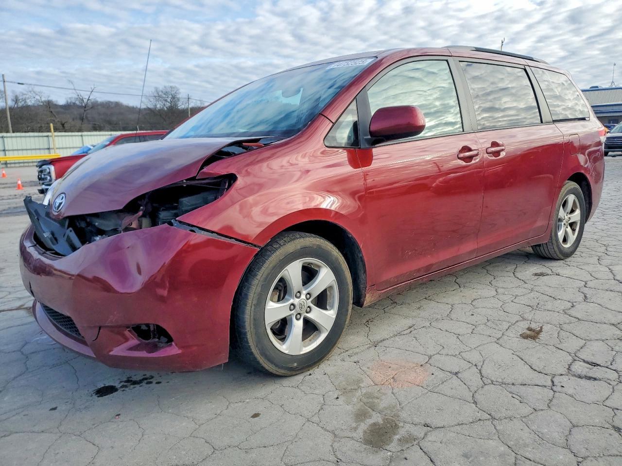 2011 TOYOTA SIENNA