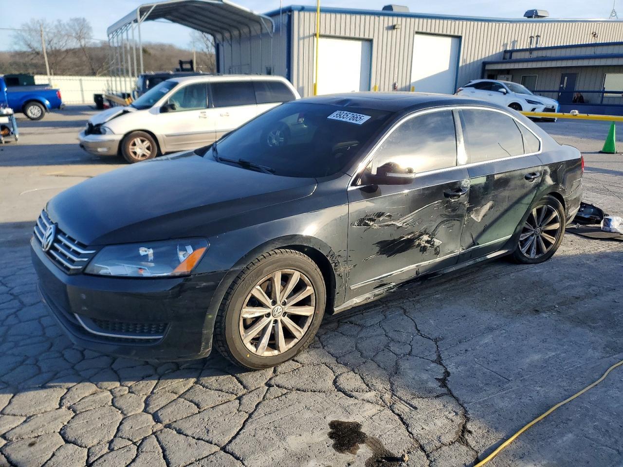 2013 VOLKSWAGEN Passat