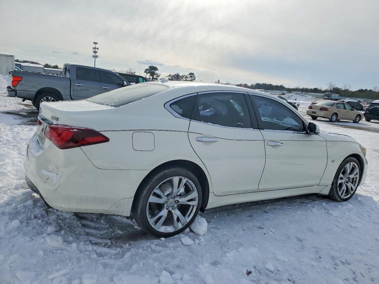 2017 INFINITI Q70
