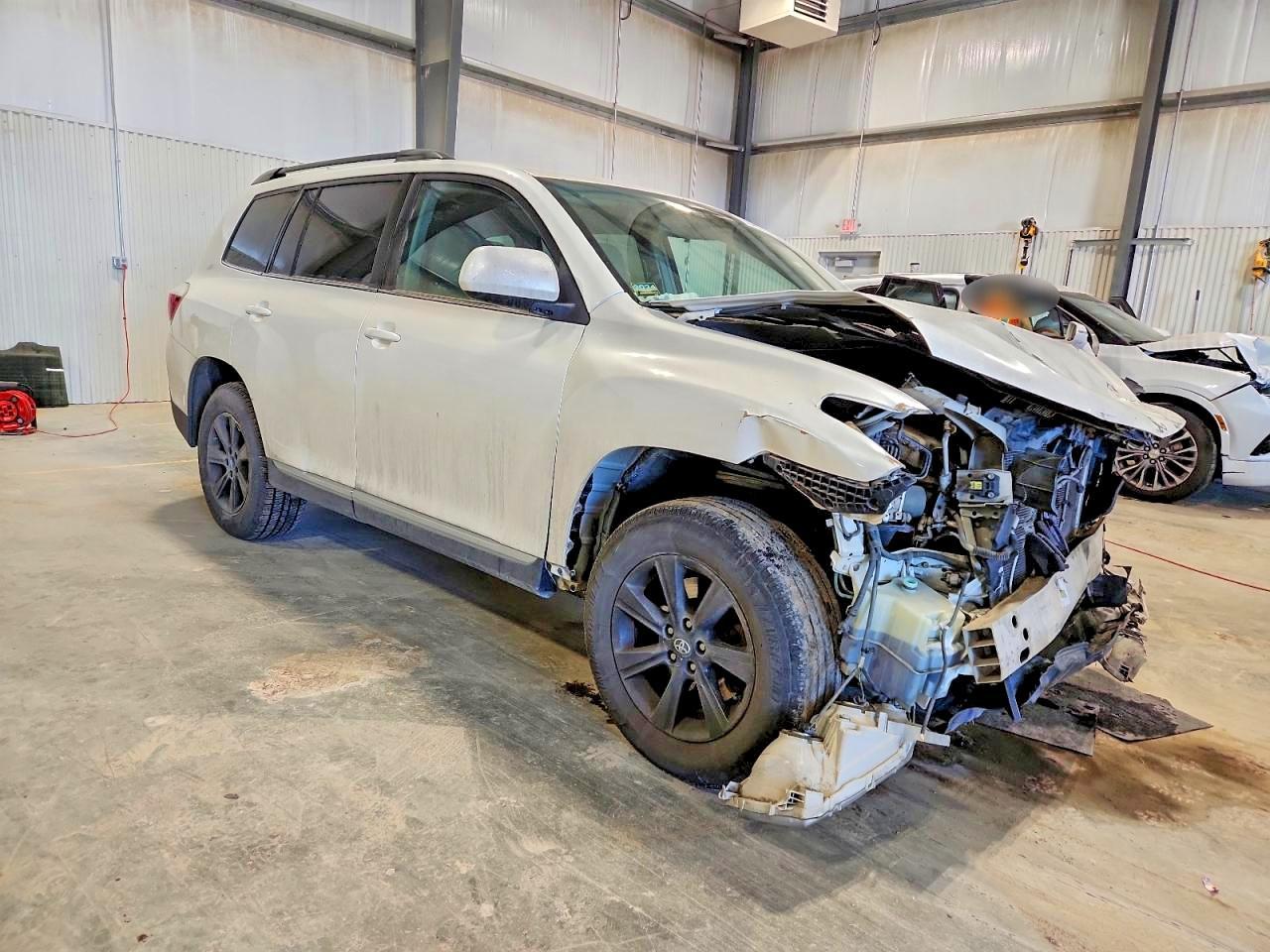 2013 TOYOTA HIGHLANDER