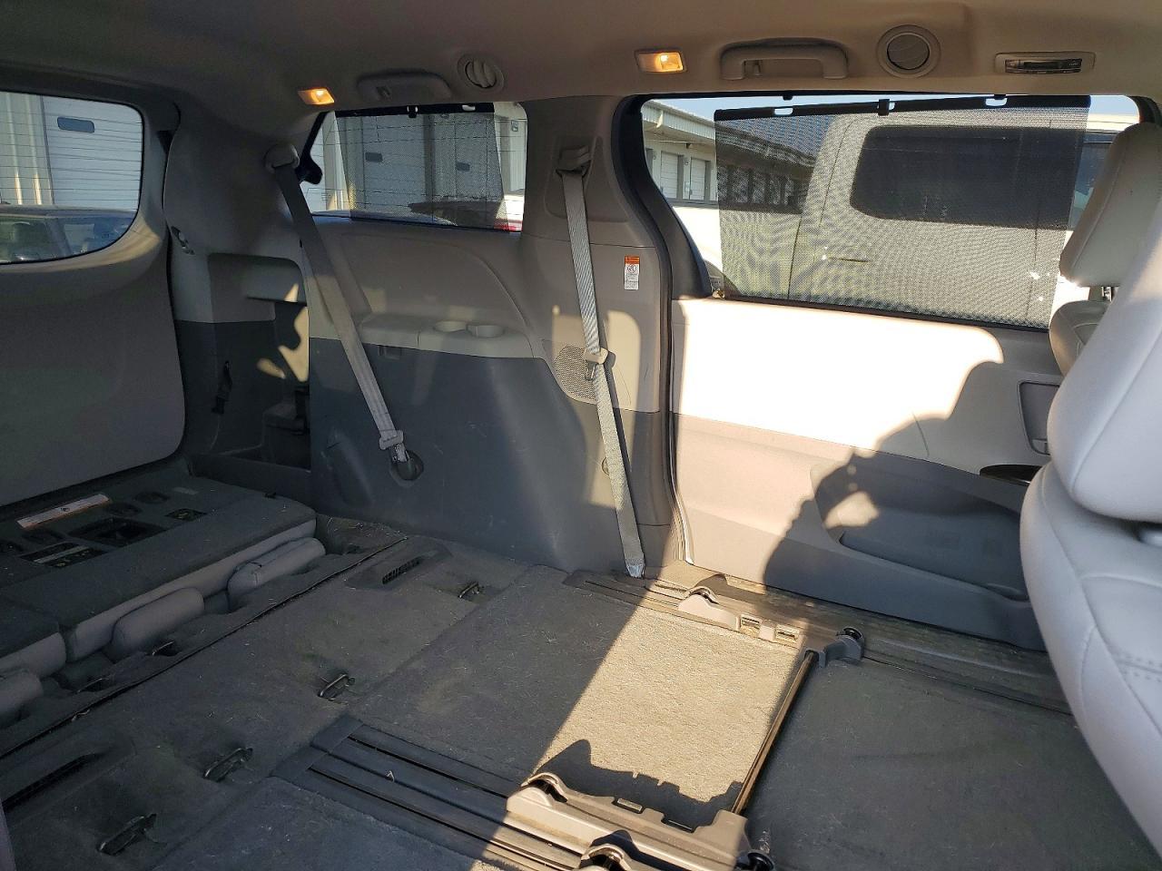 2016 TOYOTA SIENNA