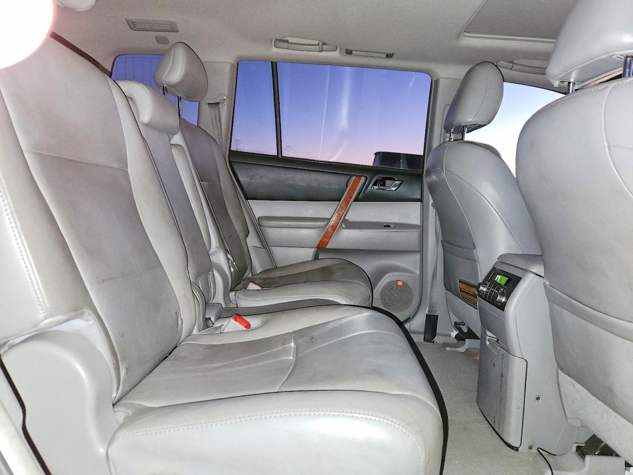 2010 TOYOTA HIGHLANDER