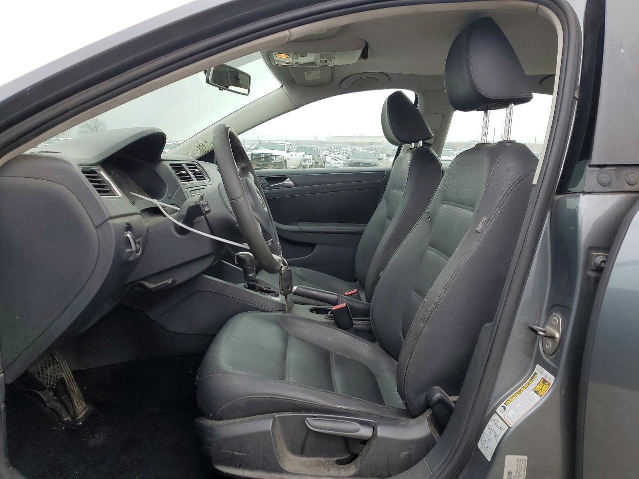 2011 VOLKSWAGEN JETTA