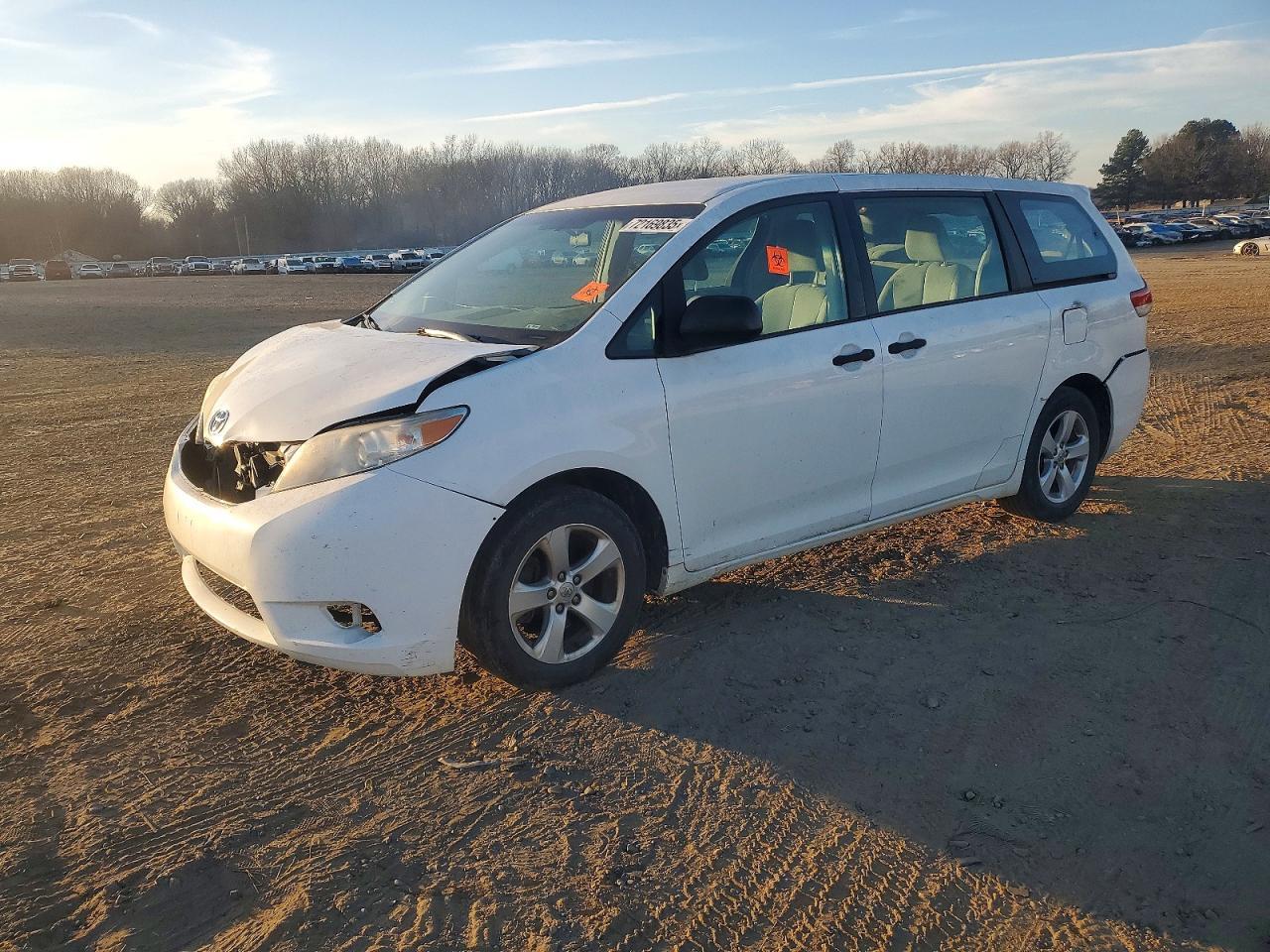 2014 TOYOTA SIENNA