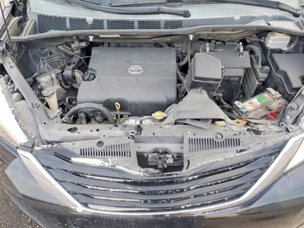 2013 TOYOTA SIENNA