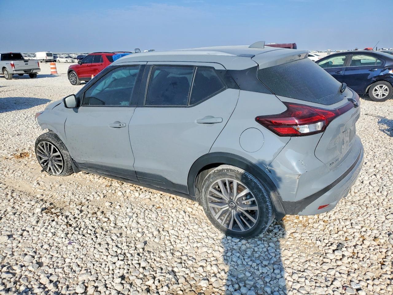 2023 NISSAN KICKS