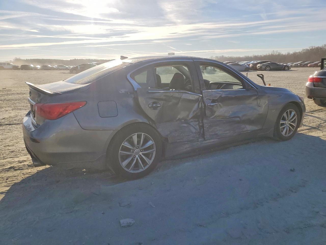 2015 INFINITI Q50