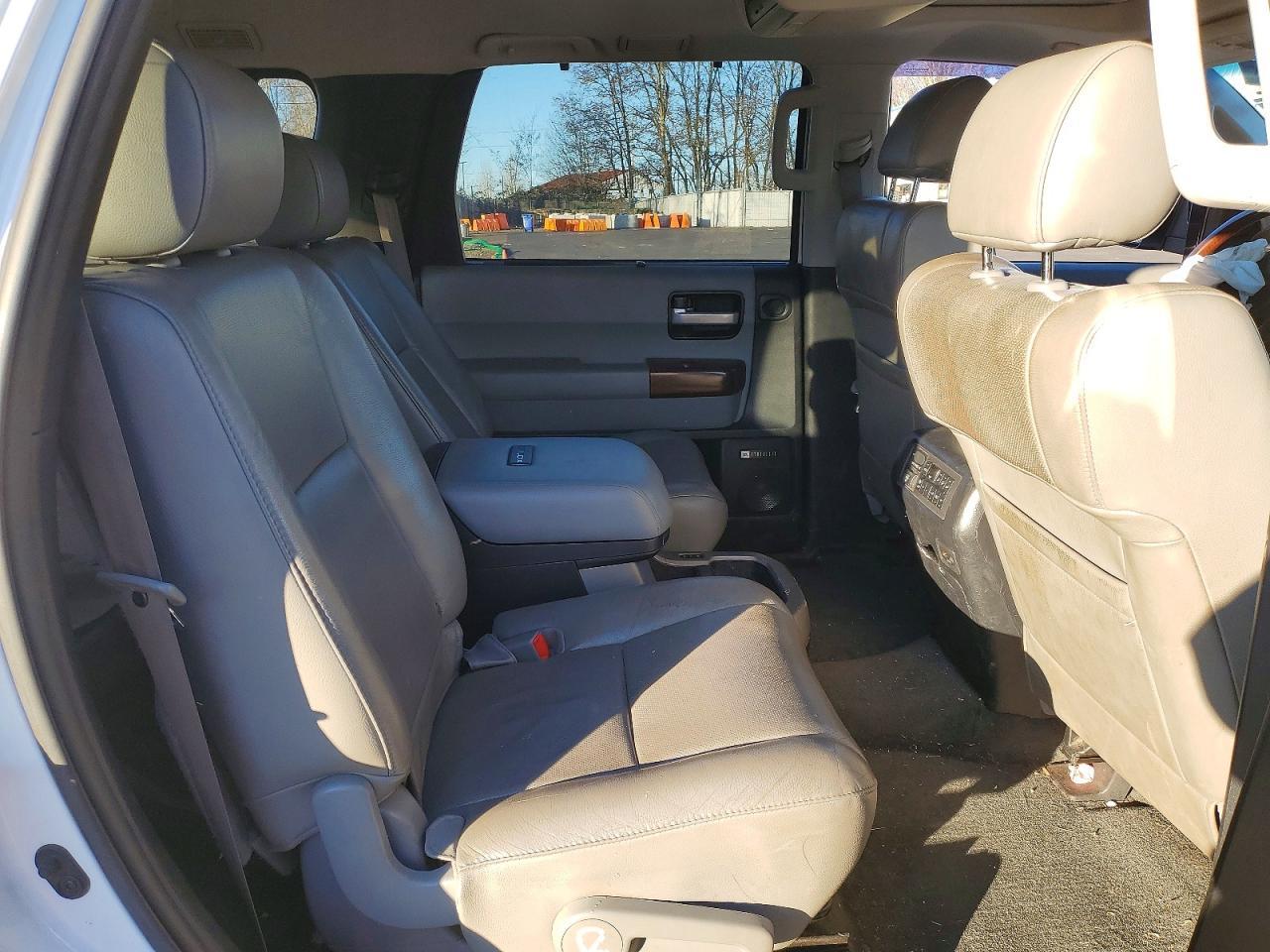2013 TOYOTA Sequoia