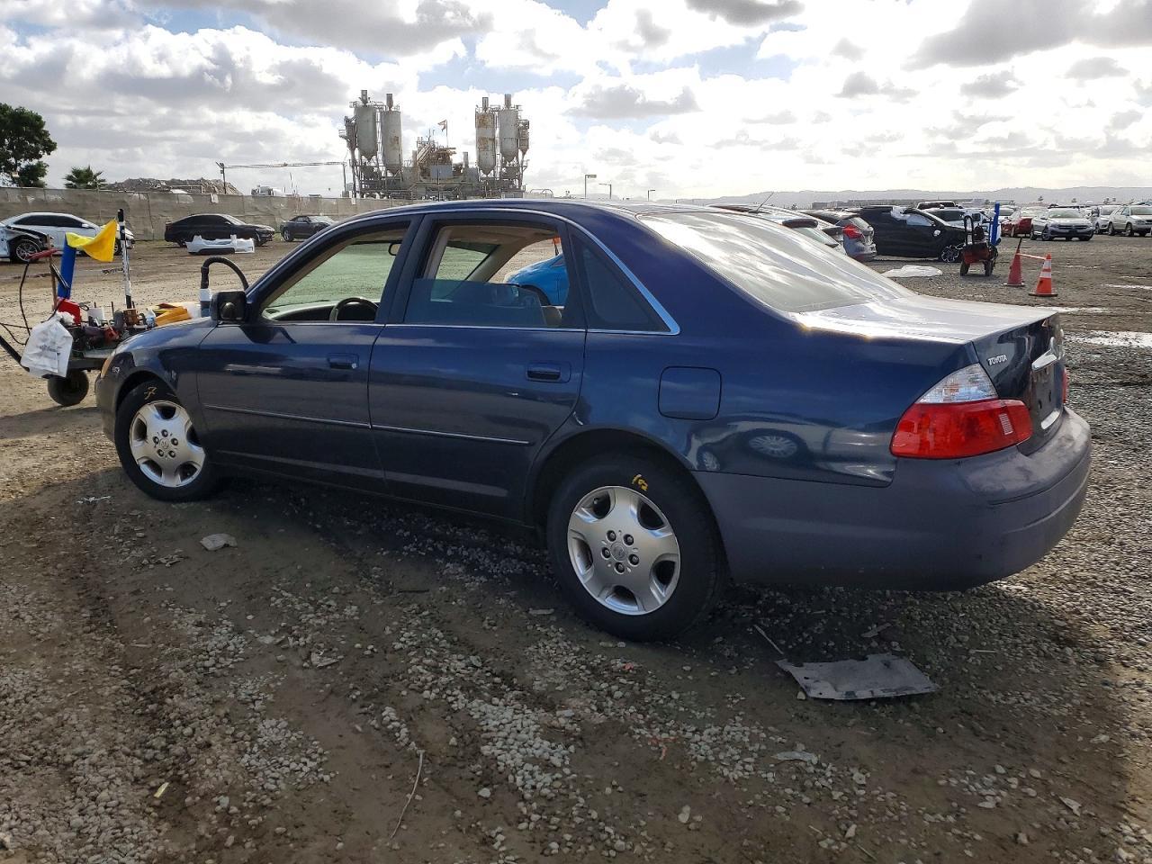 2004 TOYOTA Avalon