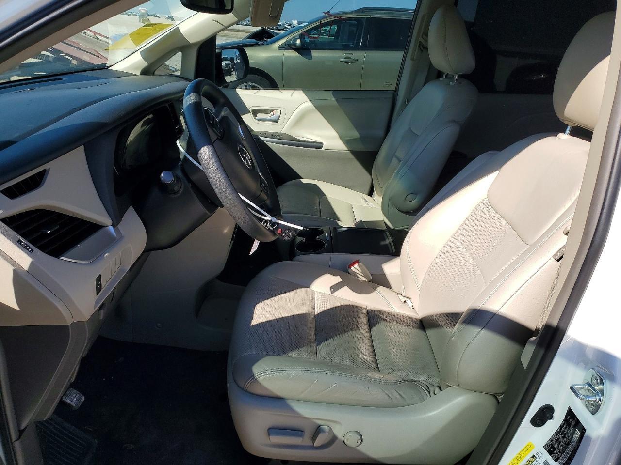 2015 TOYOTA SIENNA