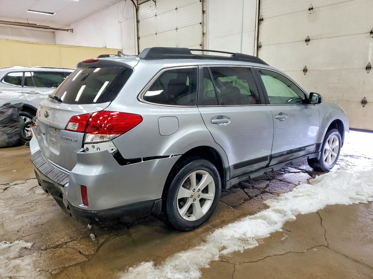 2014 SUBARU Outback