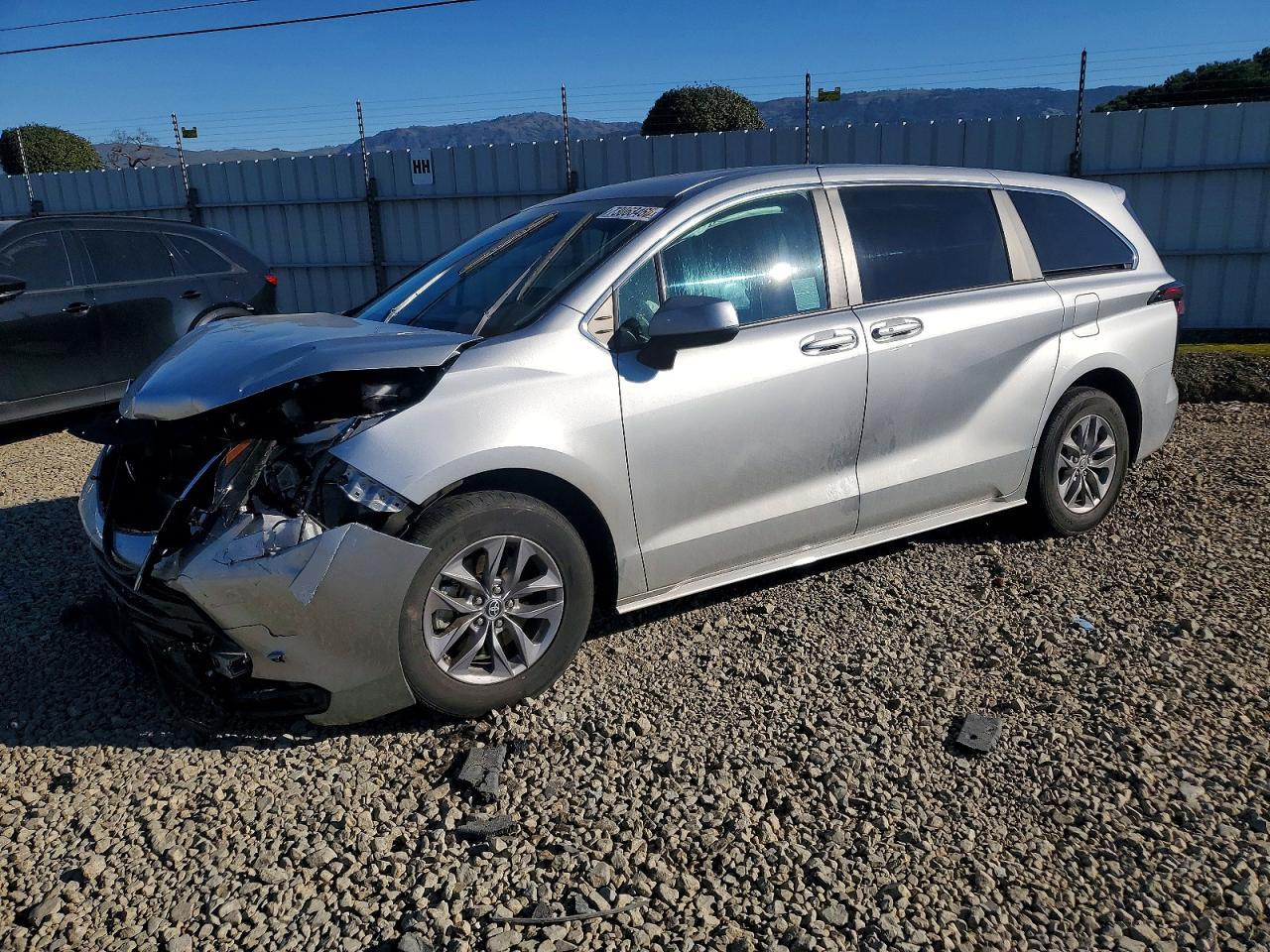 2023 TOYOTA SIENNA