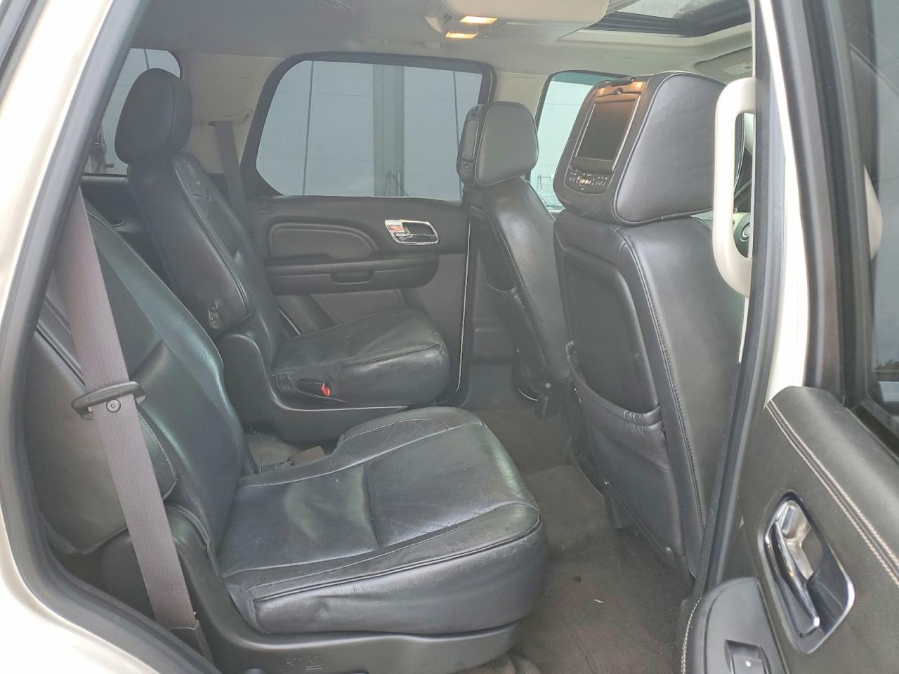 2012 CADILLAC ESCALADE